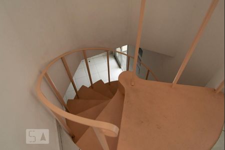 Apartamento à venda com 128m², 2 quartos e 1 vagaEscada