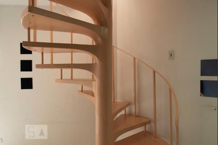 Apartamento à venda com 128m², 2 quartos e 1 vagaEscada