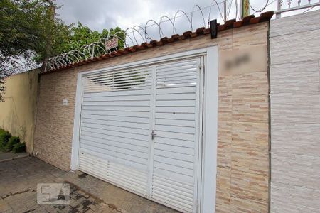 Casa à venda com 180m², 2 quartos e 4 vagasFachada