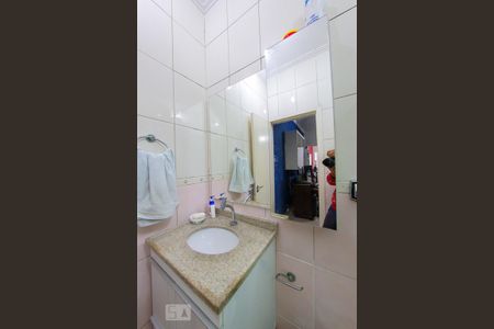 Casa à venda com 180m², 2 quartos e 4 vagasBanheiro da Suite 2