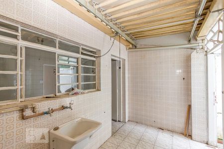 Casa à venda com 120m², 5 quartos e 1 vaga Casa à venda com 120m², 5 quartos e 1 vagaLavanderia