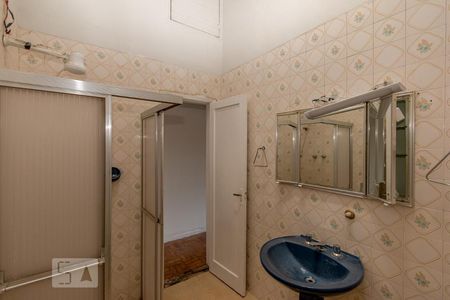 Casa à venda com 120m², 5 quartos e 1 vaga Casa à venda com 120m², 5 quartos e 1 vagaBanheiro