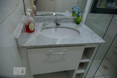 Banheiro de apartamento para alugar com 3 quartos, 76m² em Vila Paulo Silas, São Paulo
