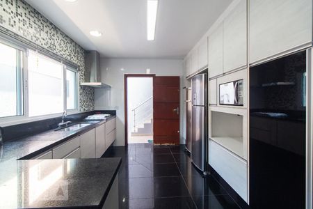 Casa à venda com 550m², 4 quartos e 6 vagasCozinha