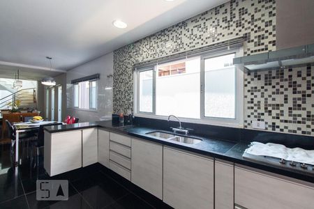 Casa à venda com 550m², 4 quartos e 6 vagasCozinha