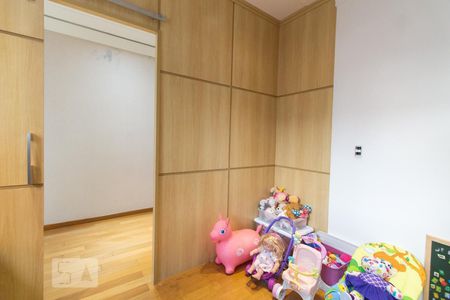 Casa à venda com 550m², 4 quartos e 6 vagasEscritório