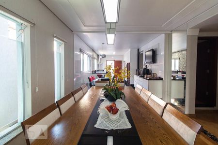 Casa à venda com 550m², 4 quartos e 6 vagasCozinha