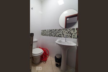 Casa à venda com 550m², 4 quartos e 6 vagasBanheiro da garagem