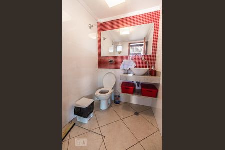 Casa à venda com 550m², 4 quartos e 6 vagasBanheiro de serviço