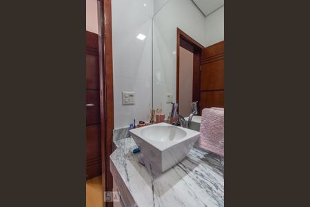 Casa à venda com 550m², 4 quartos e 6 vagasBanheiro do quarto 3