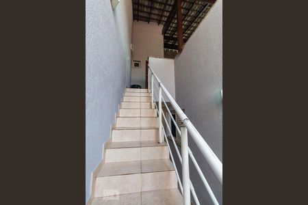 Casa à venda com 550m², 4 quartos e 6 vagasEscada