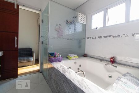 Casa à venda com 550m², 4 quartos e 6 vagasBanheiro do quarto 4