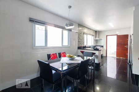 Casa à venda com 550m², 4 quartos e 6 vagasCozinha