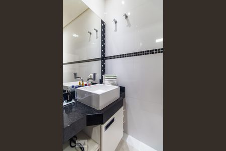 Casa à venda com 550m², 4 quartos e 6 vagasBanheiro do quarto 2