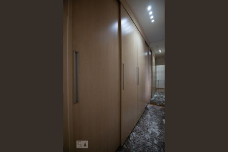 Casa à venda com 550m², 4 quartos e 6 vagasCloset do quarto 4
