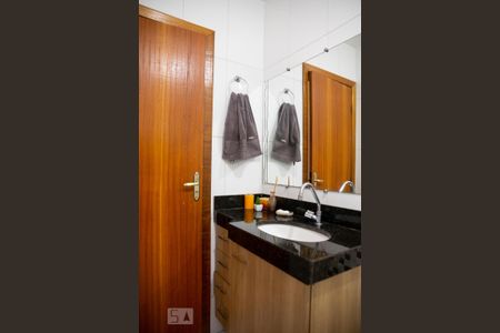 Casa à venda com 140m², 3 quartos e 2 vagasBanheiro