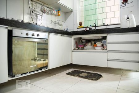 Casa à venda com 140m², 3 quartos e 2 vagasCozinha - Armários