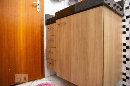 Casa à venda com 140m², 3 quartos e 2 vagasBanheiro - Armário