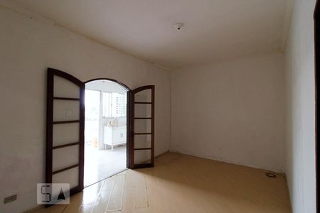 Sala de casa para alugar com 2 quartos, 75m² em Parque Arariba, São Paulo