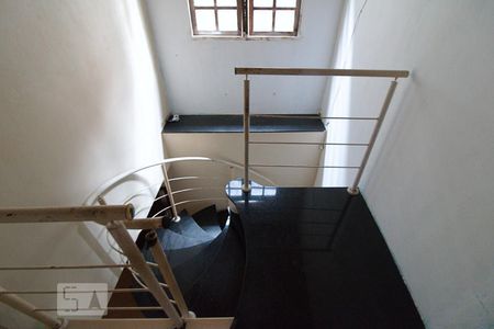 Escada de casa para alugar com 1 quarto, 50m² em Parque Arariba, São Paulo