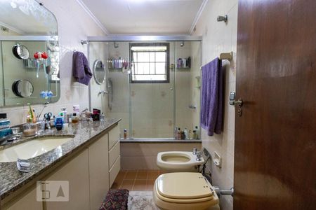 Apartamento à venda com 130m², 3 quartos e 2 vagasBanheiro da Suíte 2