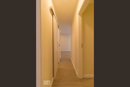 Corredor de apartamento para alugar com 2 quartos, 70m² em Santa Cecília, São Paulo