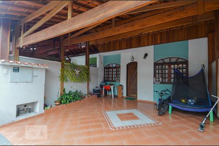 Casa de condomínio à venda com 180m², 3 quartos e 2 vagasGaragem