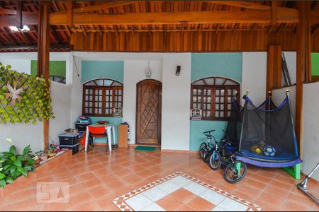 Casa de condomínio à venda com 180m², 3 quartos e 2 vagasFachada
