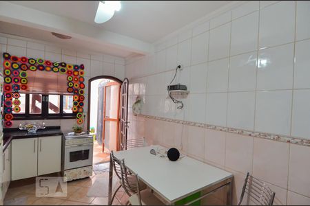 Casa de condomínio à venda com 180m², 3 quartos e 2 vagasCozinha