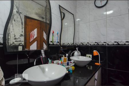 Casa de condomínio à venda com 180m², 3 quartos e 2 vagasBanheiro da Suíte 3