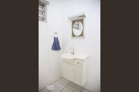 Casa à venda com 390m², 4 quartos e 6 vagasBanheiro 