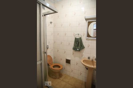 Casa à venda com 390m², 4 quartos e 6 vagasBanheiro da Suíte 2