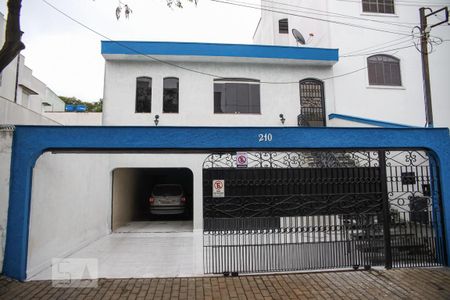 Casa à venda com 390m², 4 quartos e 6 vagasFachada