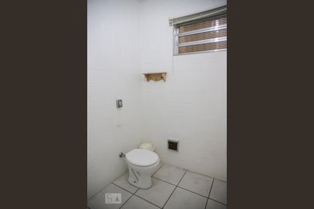 Casa à venda com 390m², 4 quartos e 6 vagasBanheiro 