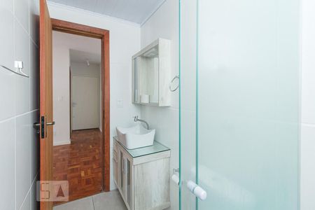 Banheiro de apartamento para alugar com 1 quarto, 40m² em Passo da Areia, Porto Alegre