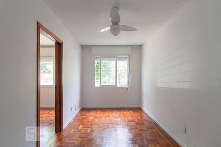 Sala de apartamento para alugar com 1 quarto, 40m² em Passo da Areia, Porto Alegre