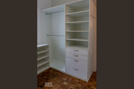 Apartamento para alugar com 116m², 2 quartos e 1 vaga Apartamento para alugar com 116m², 2 quartos e 1 vagaCloset