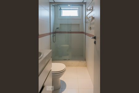 Apartamento para alugar com 116m², 2 quartos e 1 vaga Apartamento para alugar com 116m², 2 quartos e 1 vagaBanheiro da Suíte 1