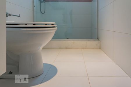 Apartamento para alugar com 116m², 2 quartos e 1 vaga Apartamento para alugar com 116m², 2 quartos e 1 vagaBanheiro da Suíte 1