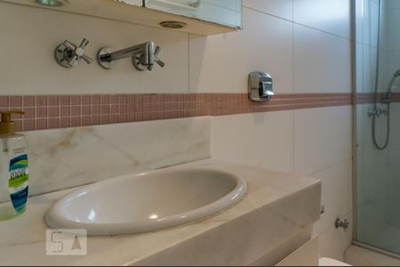 Apartamento para alugar com 116m², 2 quartos e 1 vaga Apartamento para alugar com 116m², 2 quartos e 1 vagaBanheiro da Suíte 1