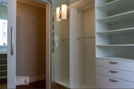 Apartamento para alugar com 116m², 2 quartos e 1 vaga Apartamento para alugar com 116m², 2 quartos e 1 vagaCloset