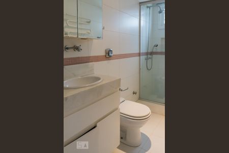 Apartamento para alugar com 116m², 2 quartos e 1 vaga Apartamento para alugar com 116m², 2 quartos e 1 vagaBanheiro da Suíte 1