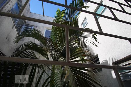 Sala - Vista de apartamento à venda com 2 quartos, 60m² em São Sebastião, Porto Alegre