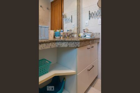 Apartamento à venda com 115m², 2 quartos e 2 vagas Apartamento à venda com 115m², 2 quartos e 2 vagasBanheiro da Suíte 1