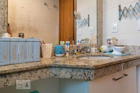 Apartamento à venda com 115m², 2 quartos e 2 vagas Apartamento à venda com 115m², 2 quartos e 2 vagasBanheiro da Suíte 1