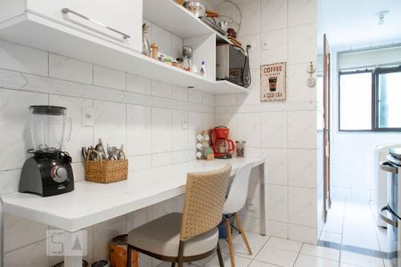 Apartamento à venda com 115m², 2 quartos e 2 vagas Apartamento à venda com 115m², 2 quartos e 2 vagasCozinha