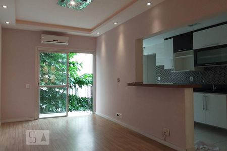 Sala  de apartamento para alugar com 2 quartos, 68m² em Freguesia (jacarepaguá), Rio de Janeiro