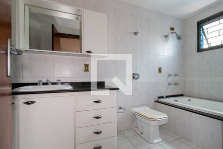 Apartamento para alugar com 210m², 4 quartos e 3 vagas Apartamento para alugar com 210m², 4 quartos e 3 vagasBanheiro da Suíte