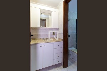 Apartamento para alugar com 210m², 4 quartos e 3 vagas Apartamento para alugar com 210m², 4 quartos e 3 vagasBanheiro Social