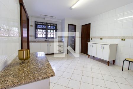 Apartamento para alugar com 210m², 4 quartos e 3 vagas Apartamento para alugar com 210m², 4 quartos e 3 vagasCozinha - Armários